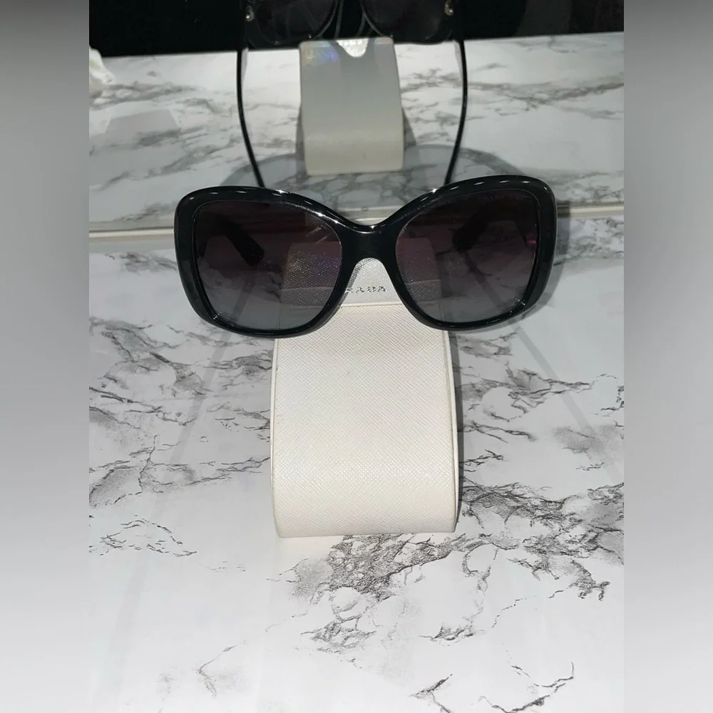 ❌❌SOLD❌❌Prada Black Oversized Sunglasses SPR32P 57017 - Picture 2 of 15